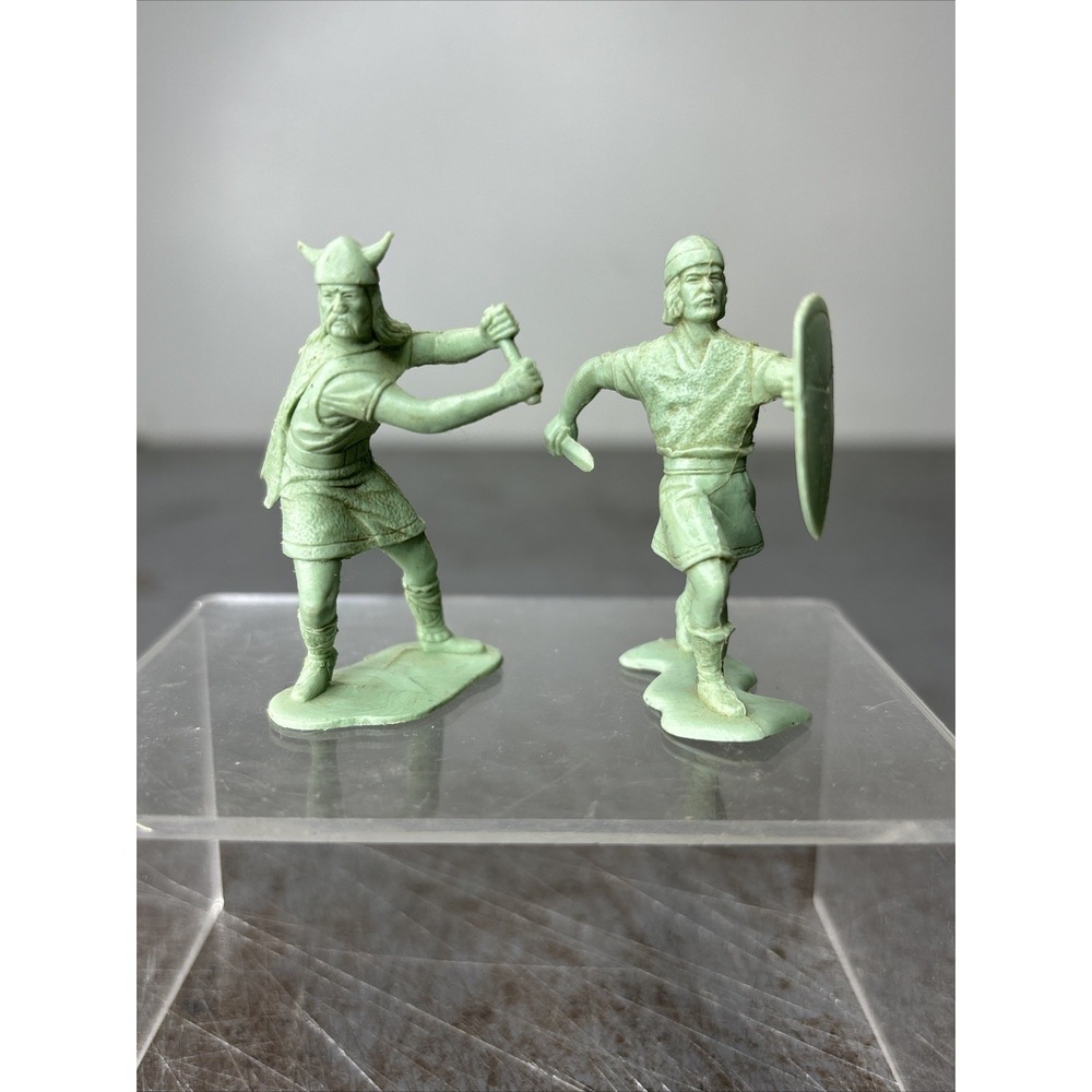 Vintage 1965 Marx  Pale Green Viking Action Figure‎ Soldiers X2